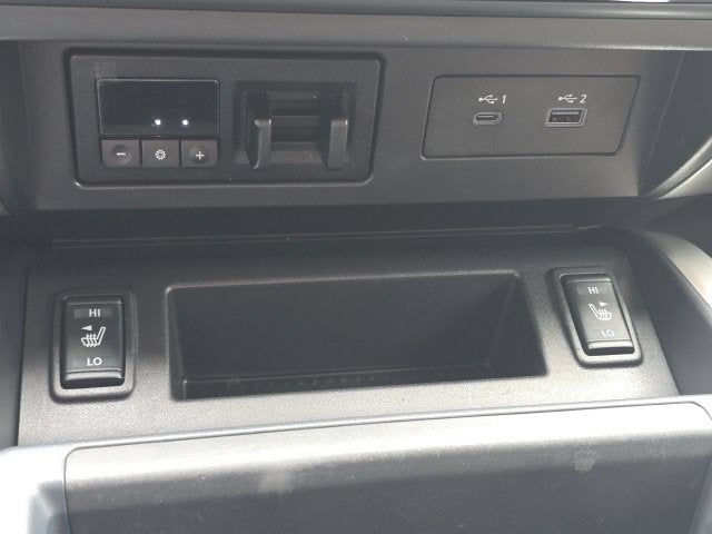 2023 Nissan Titan SV