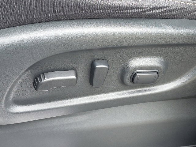 2023 Nissan Titan SV
