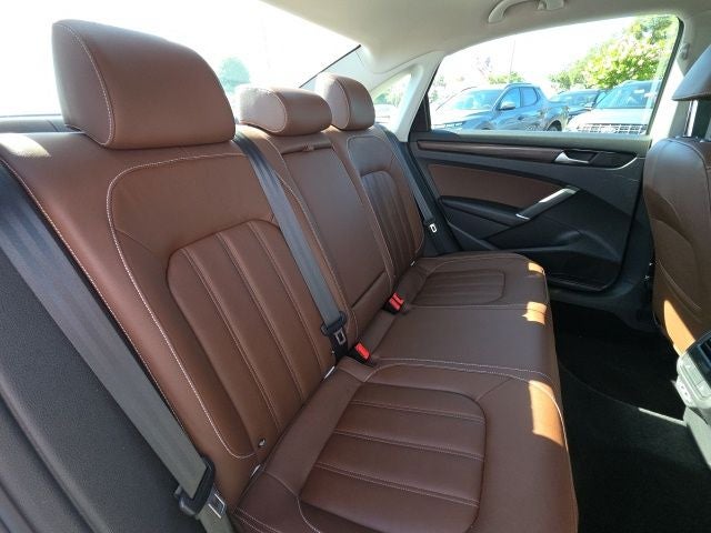 2022 Volkswagen Passat 2.0T Limited Edition