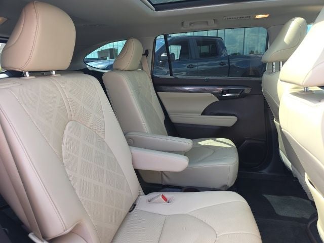 2021 Toyota Highlander Hybrid Platinum