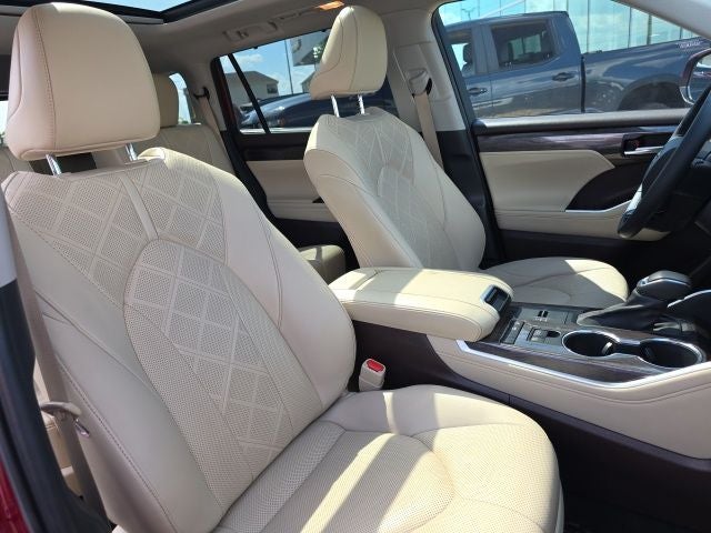 2021 Toyota Highlander Hybrid Platinum