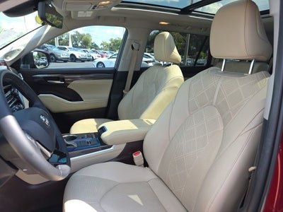 2021 Toyota Highlander Hybrid Platinum