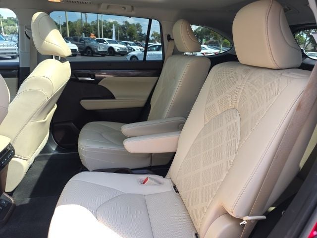 2021 Toyota Highlander Hybrid Platinum