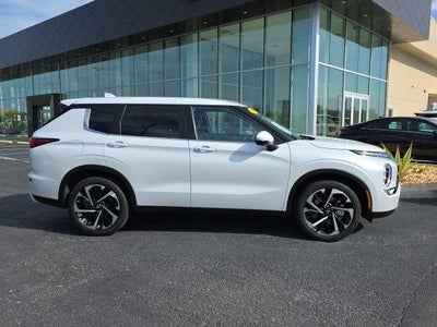 2024 Mitsubishi Outlander SE