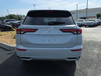 2024 Mitsubishi Outlander SE
