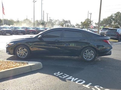 2024 Hyundai ELANTRA SEL