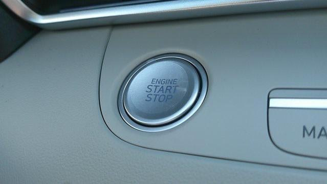 2025 Hyundai ELANTRA Limited IVT