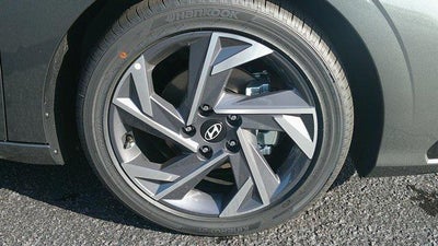 2025 Hyundai ELANTRA Limited IVT