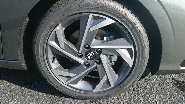 2025 Hyundai ELANTRA Limited IVT