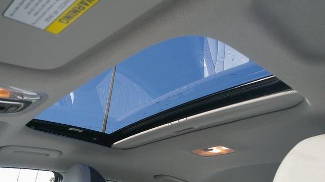 2025 Hyundai ELANTRA Limited IVT