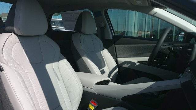 2025 Hyundai ELANTRA Limited IVT