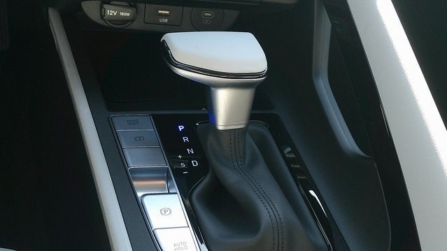 2025 Hyundai ELANTRA Limited IVT