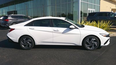 2025 Hyundai ELANTRA Limited IVT