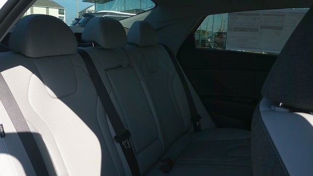 2025 Hyundai ELANTRA Limited IVT