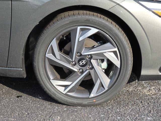 2026 Hyundai ELANTRA Limited IVT