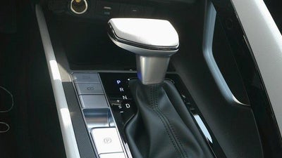 2026 Hyundai ELANTRA Limited IVT