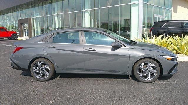 2026 Hyundai ELANTRA Limited IVT