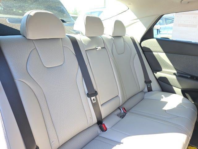 2026 Hyundai ELANTRA Limited IVT