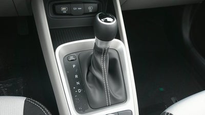 2025 Hyundai VENUE SEL IVT