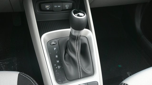 2025 Hyundai VENUE SEL IVT