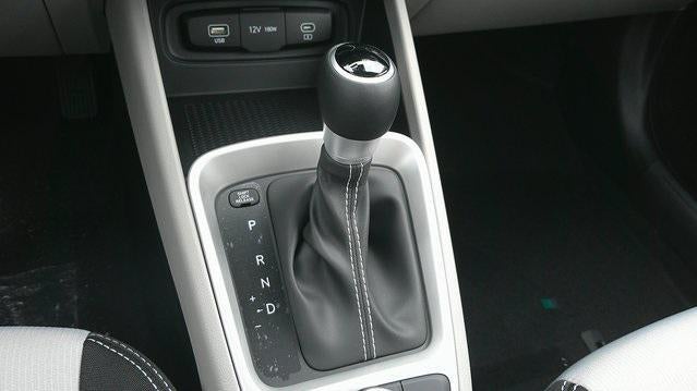 2025 Hyundai VENUE SEL IVT