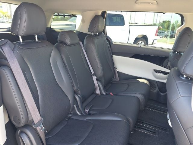 2023 Kia Carnival EX